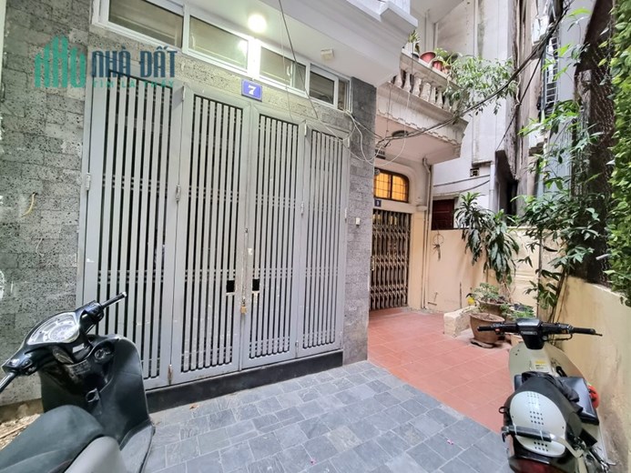 NHÀ ĐẸP HIẾM. BÁN NHÀ HÀO NAM- ĐỐNG ĐA. DT 41M2-5T. NHÀ 2 MẶT THOÁNG ĐẸP-  Ở LUÔN - GẦN PHỐ.