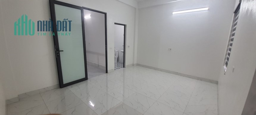 Cho thuê nhà riêng mặt phố Tôn Đức Thắng mới xây giá 15tr/tháng