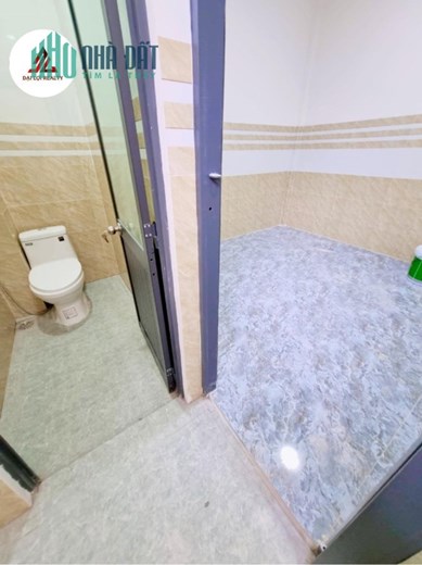 1 Căn Nhà Vừa Rẻ - Đẹp- Ban công và sân đậu oto - 2 LẦU - 3 PHÒNG NGỦ - 3 WC - Tỉnh Lộ 864 đi vào