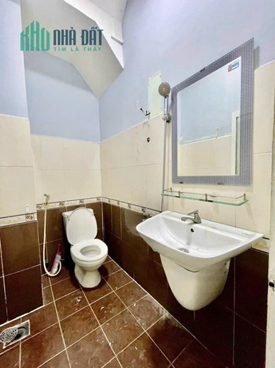 Nhà hẻm thẳng Bùi Minh Trực 4 tầng Phường 5 Q8 giá 4 tỷ 650