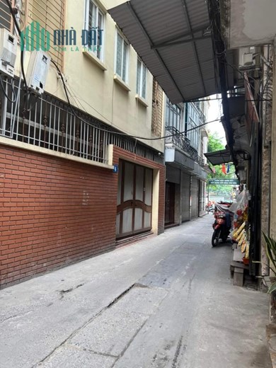 Bán nhà Ngõ 376 Khương Đình, sát phố, ô tô đỗ cửa, sổ đỏ đẹp, 40m*5T, giá chào 4.85 tỷ