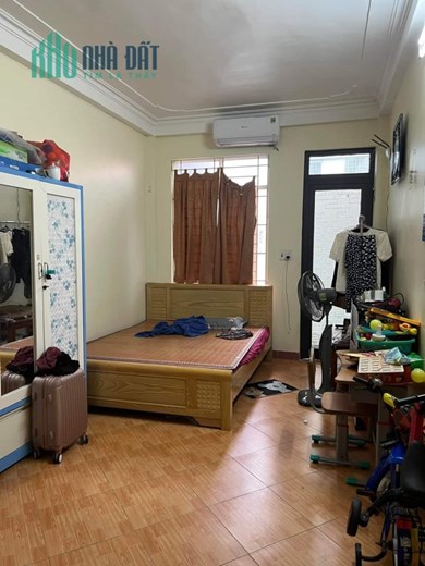 Bán nhà Ngõ 376 Khương Đình, sát phố, ô tô đỗ cửa, sổ đỏ đẹp, 40m*5T, giá chào 4.85 tỷ