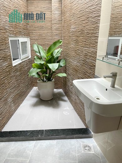 Cho thuê NNC hẻm ôtô đường Thành Thái P14.Q10. Giá 15 triệu
