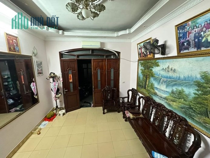 Bán nhà Xuân Thủy-40m-20m ra phố- Chỉ 5 tỷ 75