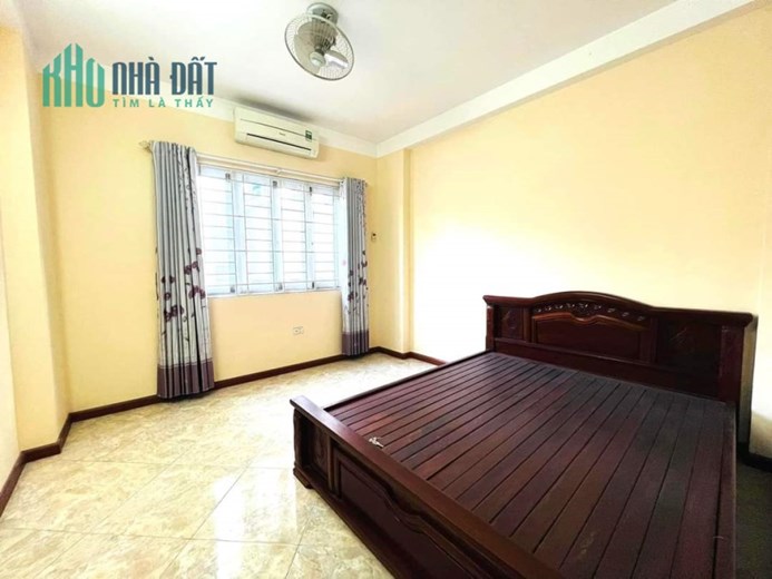 Bán nhà Xuân Thủy-40m-20m ra phố- Chỉ 5 tỷ 75