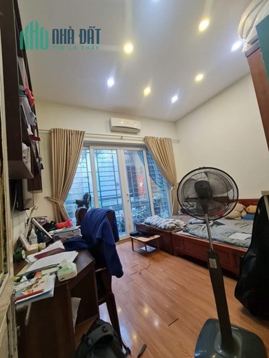 Bán nhà Xuân Thủy-40m-20m ra phố- Chỉ 5 tỷ 75