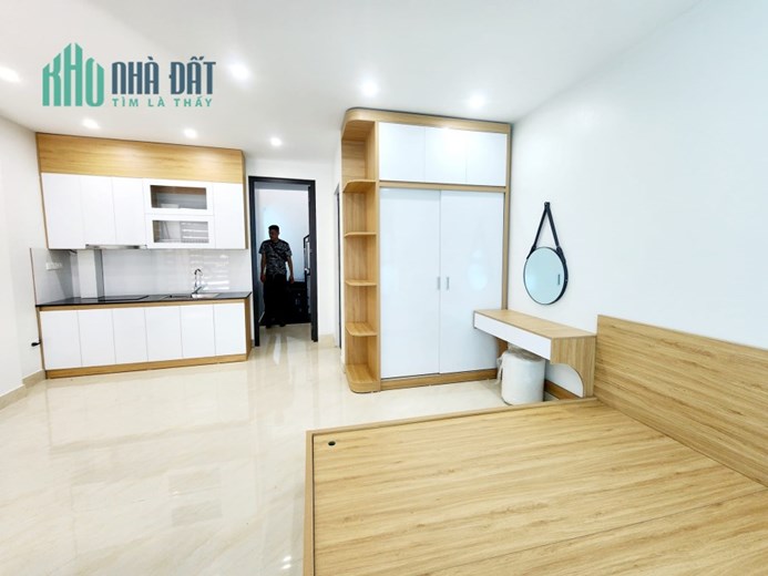 Bán nhà 83m2 phố Nguyễn Văn Cừ Gara 7 chỗ Thang máy XỊN Nội thất Nhập Giá 12.1 Tỷ