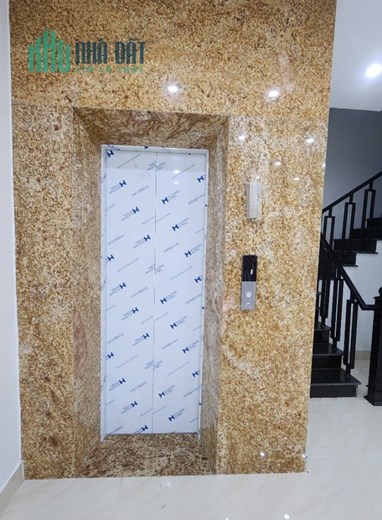 Bán nhà 82m2 phố Nguyễn Văn Cừ Gara 2 Ô tô tránh Thang máy Nội thất Cao cấp Giá 12.1 Tỷ