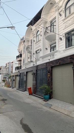 Chính chủ cần bán căn nhà cực đẹp vị trí đắc địa tại mặt đường Nguyễn Thị Thập - Quận 7 - TP Hồ Chí