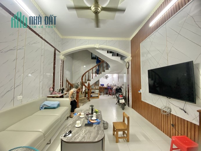 Bán nhà Lạch Tray diện tích 36m 3 tầng GIÁ 2.3 tỉ gần ngay Cầu Rào