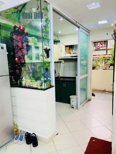 Bán Gấp CH Tập Thể Tầng 4 Kim Liên, Đống Đa. Diện Tích 70m2, 2 Phòng Ngủ Riêng Biệt. Sổ Đỏ. Giá 2