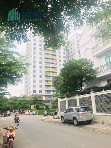 ( GIÁ GIẢM SÂU) BÁN BIỆT THỰ SIÊU VIP GẦN CÔNG VIÊN CẦU GIẤY 315M2, 4T, MT 15M.