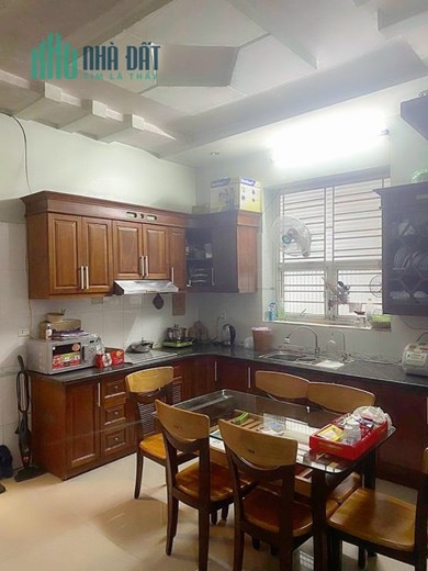 Bán nhà Miếu Hai Xã, diện tích 56m 3 tầng GIÁ 2.69 tỉ có sân cổng riêng