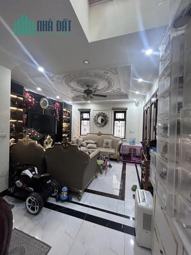 BÁN NHÀ TẠI PHỐ SÀI ĐỒNG - TẶNG NỘI THẤT – 35M2 X 6 TẦNG – NHỈNH 4 TỶ ( CÓ THƯƠNG LƯỢNG )
