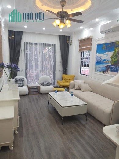 BÁN GẤP NHÀ KHU V.I.P 918 PHÚC ĐỒNG ( LONG BIÊN)_ 5 TẦNG THANG MÁY_ PHÂN LÔ_ Ô TÔ TRÁNH_ GẦN SÂN