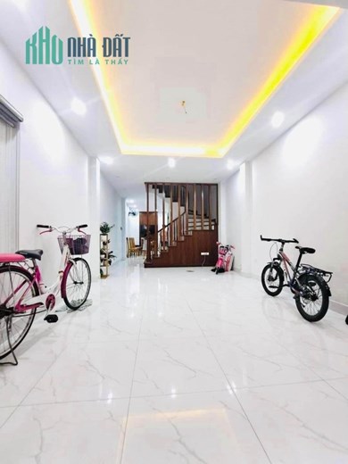 Bán nhà Hoàng Văn Thái phân lô ô tô đỗ, 10m ra phố, ngõ nông thẳng DT 35m2*5T, chỉ 6.5 tỷ.