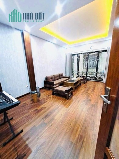 Bán nhà Hoàng Văn Thái phân lô ô tô đỗ, 10m ra phố, ngõ nông thẳng DT 35m2*5T, chỉ 6.5 tỷ.