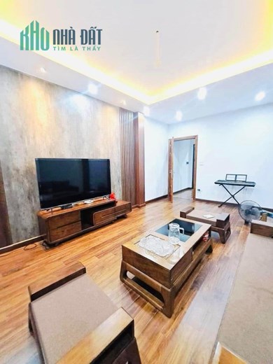 Bán nhà Hoàng Văn Thái phân lô ô tô đỗ, 10m ra phố, ngõ nông thẳng DT 35m2*5T, chỉ 6.5 tỷ.