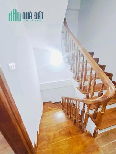Bán nhà Hoàng Văn Thái phân lô ô tô đỗ, 10m ra phố, ngõ nông thẳng DT 35m2*5T, chỉ 6.5 tỷ.