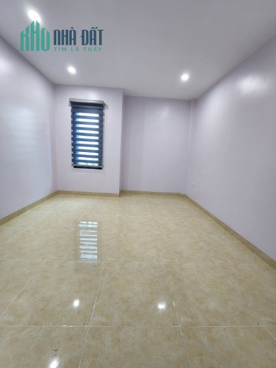 Bán nhà 82m2 phố Nguyễn Văn Cừ Gara Ô tô tránh Thang máy Nội thất Nhập Giá 12.1 Tỷ