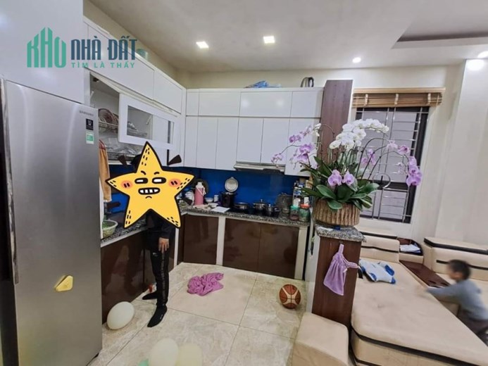 Bán nhà 83m2 phố Nguyễn Văn Cừ Gara Ô tô tránh Thang máy Nội thất Nhập Giá 12.3 Tỷ