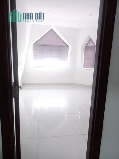 Giảm 3 tỷ còn 6.5 tỷ. Biệt thự Âu 10x15m QL13 Hiệp Bình Phước