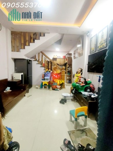 VỚI chỉ 2,1 tỷ có nhà 2 tầng 2 PN, Dt 87m2, kèm 2 phòng trọ cho thuê, ngay dưới chân cầu vượt Ngã 3