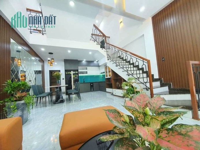 SIÊU PHẨM - Bán nhà 3 tầng đường Nguyễn Chích, Hòa Minh.