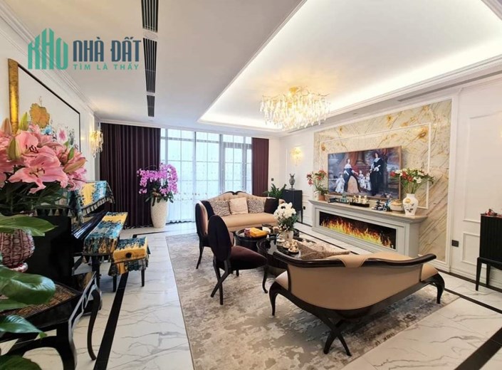 Hàng xóm Chương Tailor mặt phố Cửa Bắc sầm uất gần EVN 99m2 chỉ 33.33 tỷ. LH 0989.62.6116
