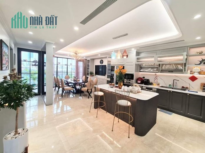 Hàng xóm Chương Tailor mặt phố Cửa Bắc sầm uất gần EVN 99m2 chỉ 33.33 tỷ. LH 0989.62.6116