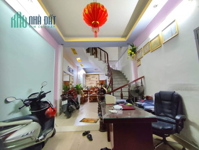 Trương Định 38m2,5 tầng, ở luôn, ô tô, gia chỉ 3 tỷ 34.lh 0987136162