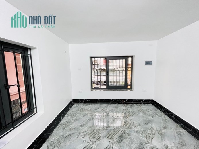 VIP BA ĐÌNH, Ô TÔ ĐỖ CỬA, LÔ GÓC SÁNG THOÁNG – Nhà 4 tầng Trần Phú 28m2 chỉ 5.6 tỷ
