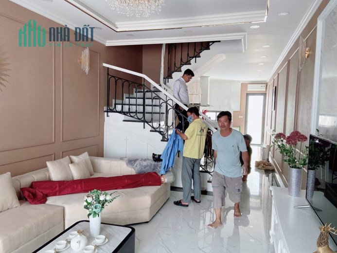 Nhà đẹp Nguyễn Chí Thanh, 2 mặt ngõ, oto, thông, 43m, 4T, 5.55 tỷ