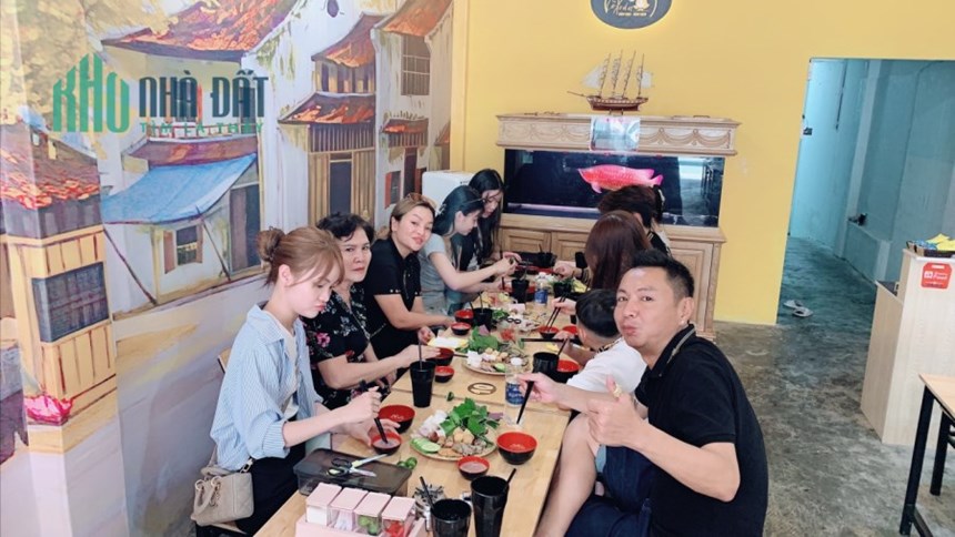 Em chính chủ cần sang quán Bún Đậu Mắm Tôm gấp vì lý do vừa đi làm ở bệnh viện, con vào lớp 1 nên