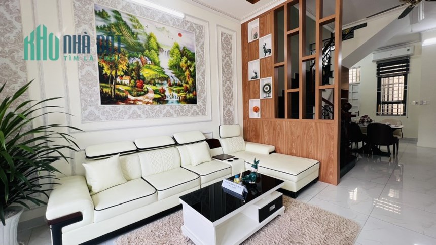 Bán căn nhà ngay trung tâm thị xã Bến Cát