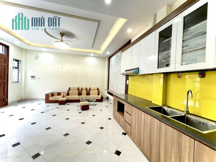 Trương Định 36m2,5 tầng mới, ở luôn, ô tô, gia chỉ 3 tỷ 3 lh 0987136162