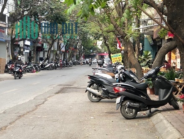 Bán gấp nhà Phương Mai: Bán đất tặng nhà 3 tầng ở luôn, 80m2, 2 mặt ngõ, giá tốt nhất khu vực