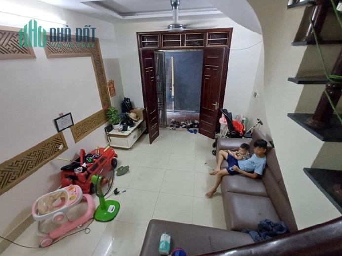 ALO Ngay 085599.4488  Nhà ở 89 Lạc Long Quân 32m2, 4 tầng nhà dân tự xây đẹp chỉ 4 tỷ