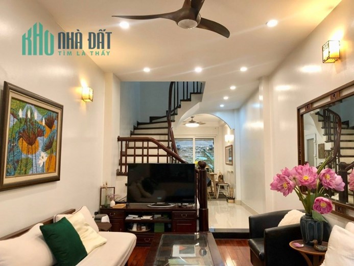 Bán nhà Hào Nam 41m2 5 tầng, ngõ nông rộng, thông tứ tung, 2 thoáng, 4.6 tỷ