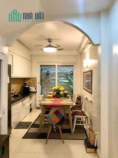 Bán nhà Hào Nam 41m2 5 tầng, ngõ nông rộng, thông tứ tung, 2 thoáng, 4.6 tỷ