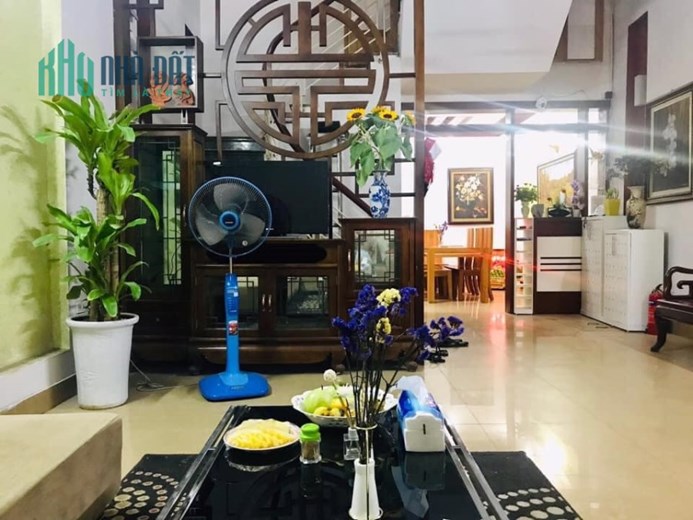 Nhỉnh 5 tỷ có nhà đẹp ở ngay tại Văn Quán, ô tô đỗ cửa, view hồ tuyệt đẹp