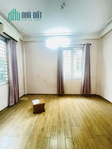 Bán Nhà Gia Thụy , Quận Long Biên Giá 4.6 Tỷ  45M x 4 Tầng Lô Góc , Gara Ô Tô .