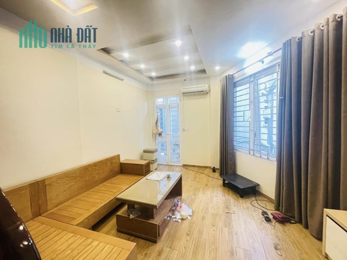 Bán Nhà Gia Thụy , Quận Long Biên Giá 4.6 Tỷ  45M x 4 Tầng Lô Góc , Gara Ô Tô .