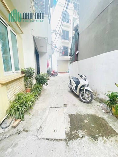 Bán Nhà Gia Thụy , Quận Long Biên Giá 4.6 Tỷ  45M x 4 Tầng Lô Góc , Gara Ô Tô .