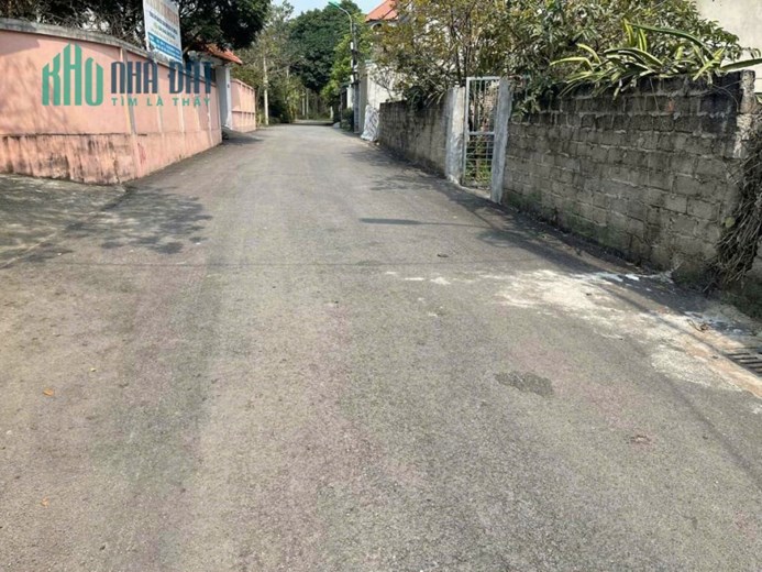 Bán lô trục chính xóm Gẩy, Định Trung, Vĩnh yên, Vĩnh Phúc.  - Diện tích: 100m2, giá : 1,5x tỷ.
