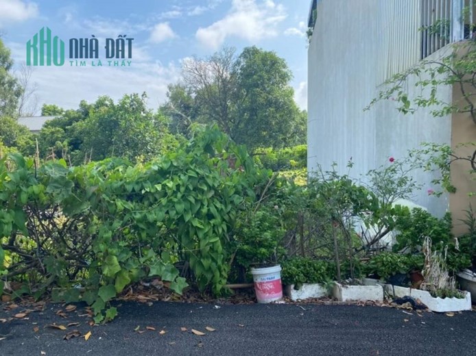 Bán lô trục chính xóm Gẩy, Định Trung, Vĩnh yên, Vĩnh Phúc.  - Diện tích: 100m2, giá : 1,5x tỷ.