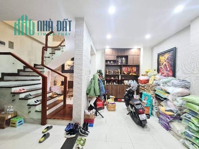Bán nhà phố Khương Thượng, ngõ nông, rộng, nhà đẹp, dân xây, 42m, 4PN, 4 tỷ