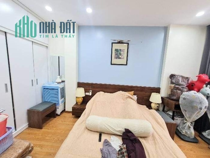Bán nhà phố Khương Thượng, ngõ nông, rộng, nhà đẹp, dân xây, 42m, 4PN, 4 tỷ