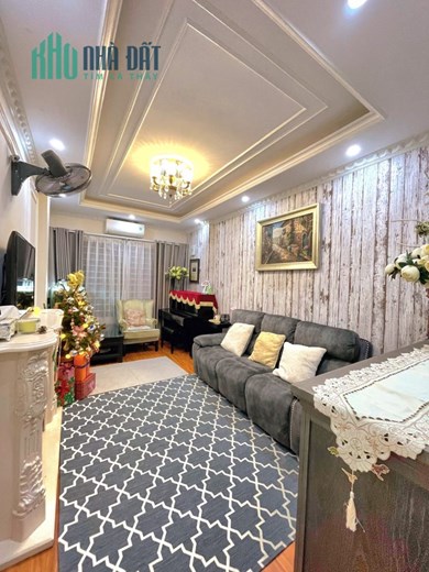 Bán nhà phố Tôn Thất Tùng, ngõ nông, rộng, nhà đẹp, dân xây, 42m, 4PN, 4 tỷ