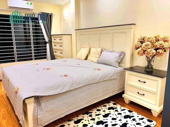 Bán nhà phố Tôn Thất Tùng, ngõ nông, rộng, nhà đẹp, dân xây, 42m, 4PN, 4 tỷ